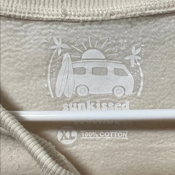 NWT * Cream Malibu Athletics Sweatshirt Size XL - Picture 3 of 4